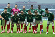 Técnico do México faz testes e ainda tem dúvidas para estreia da Copa