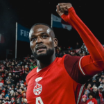 Atacante do Canadá mostra confiança às vésperas da Copa: 'Vou marcar gols'