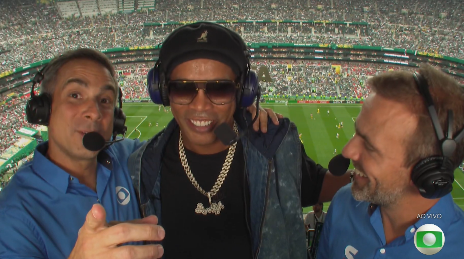 Ronaldinho compara mexicanos a brasileiros e faz projeção sobre Copa do Mundo