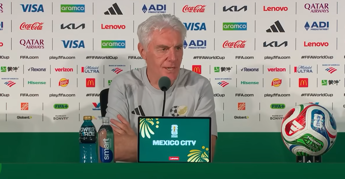 Comentarista detona treinador do África do Sul após derrota na estreia da Copa
