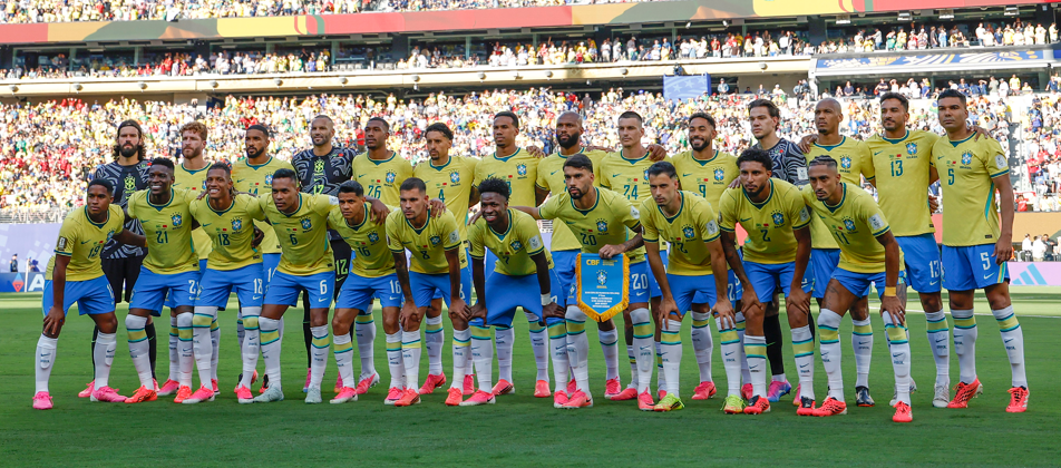 Venda de chuteiras rosas cresce no Brasil após início da Copa do Mundo; entenda