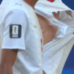 Camisa de jogador rasga em Escócia x Marrocos na Copa do Mundo