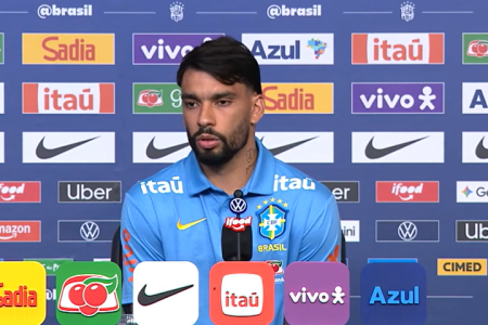 Paquetá em entrevista coletiva neste domingo (21)