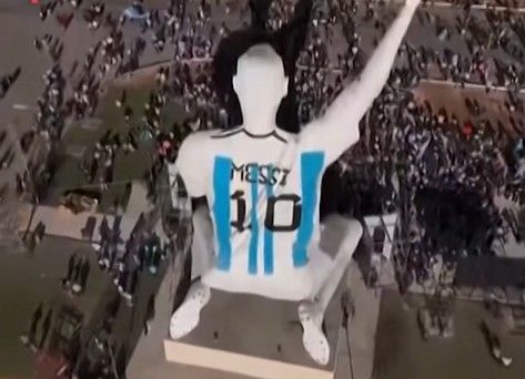 Estátua peculiar em homenagem a Messi viraliza nas redes sociais