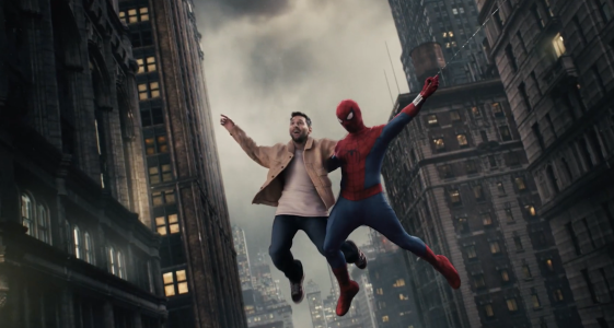Messi estrela campanha do filme ‘Homem-Aranha: Um Novo Dia’ ao lado de Peter Parker • Reprodução/X/SonyPicturesUK