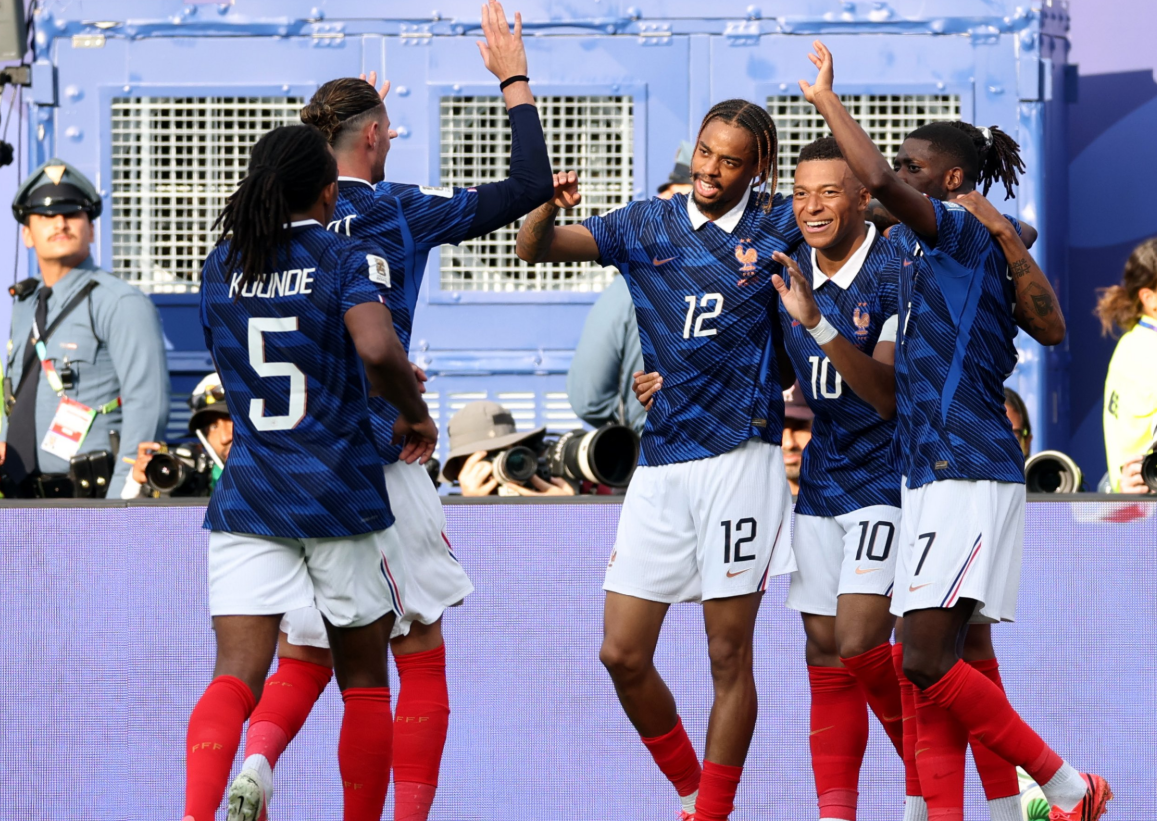Ícone do futebol mundial se impressiona com goleada da França e avisa: 'É assustador'