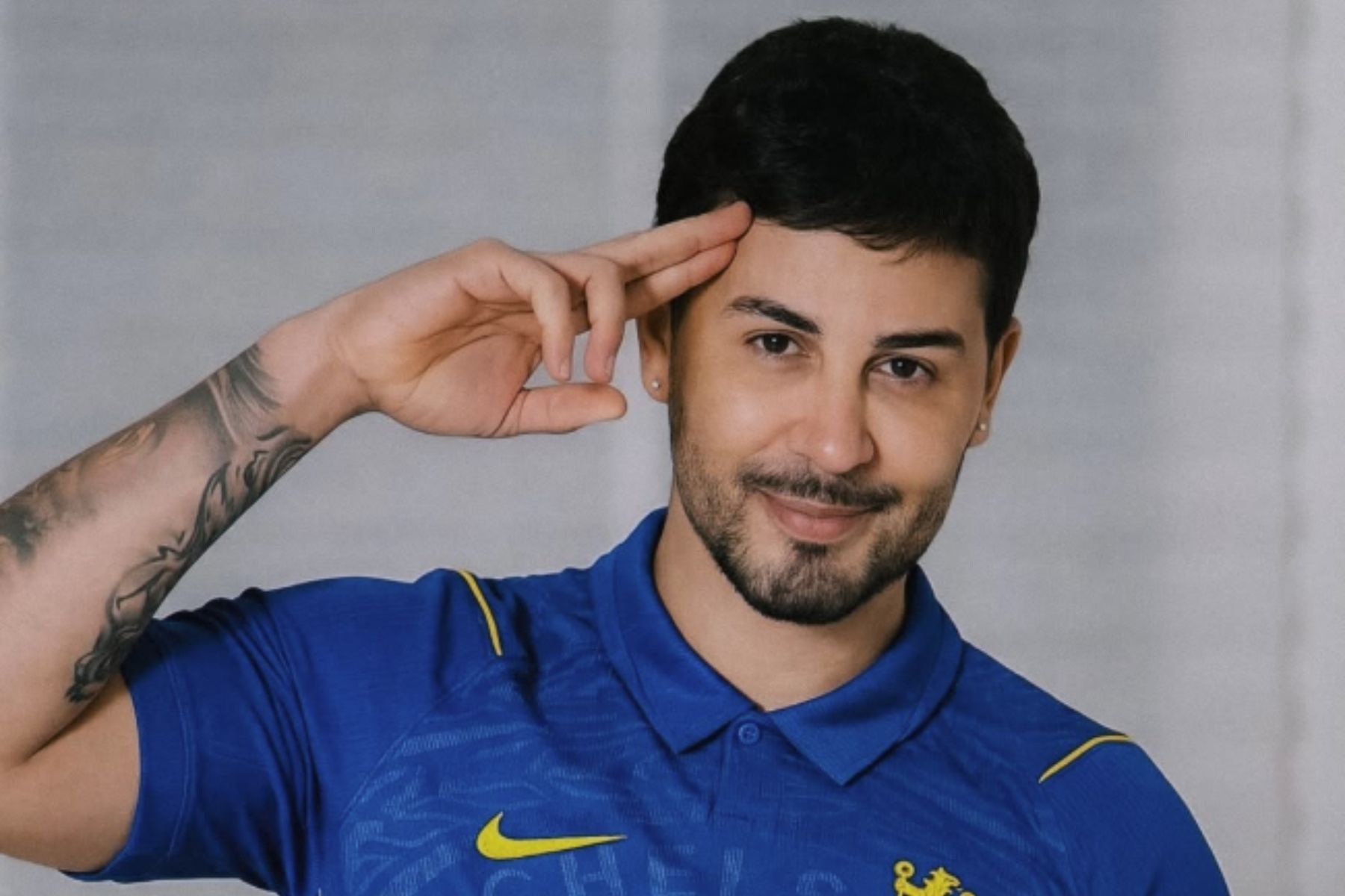 Chelsea anuncia influenciador brasileiro como novo modelo: ‘Representando’