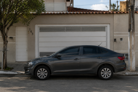 carro estacionado garagem
