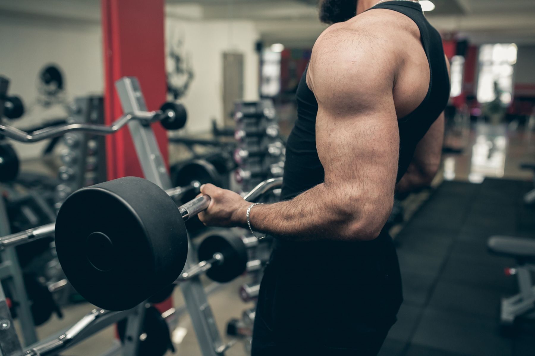 Qual é o exercício ideal para fortalecer e definir o bíceps pouco tempo?