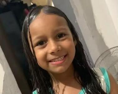 Criminosos invadem casa e atiram no rosto de criança de 7 anos no RJ