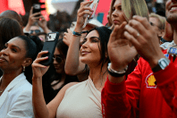 Kim Kardashian chama atenção ao acompanhar Lewis Hamilton em GP de Mônaco