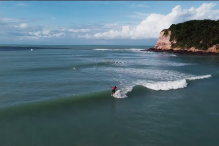 Praia do Madeiro, no Rio Grande do Norte, está entre uma das melhores do mundo • Reprodução | Youtube