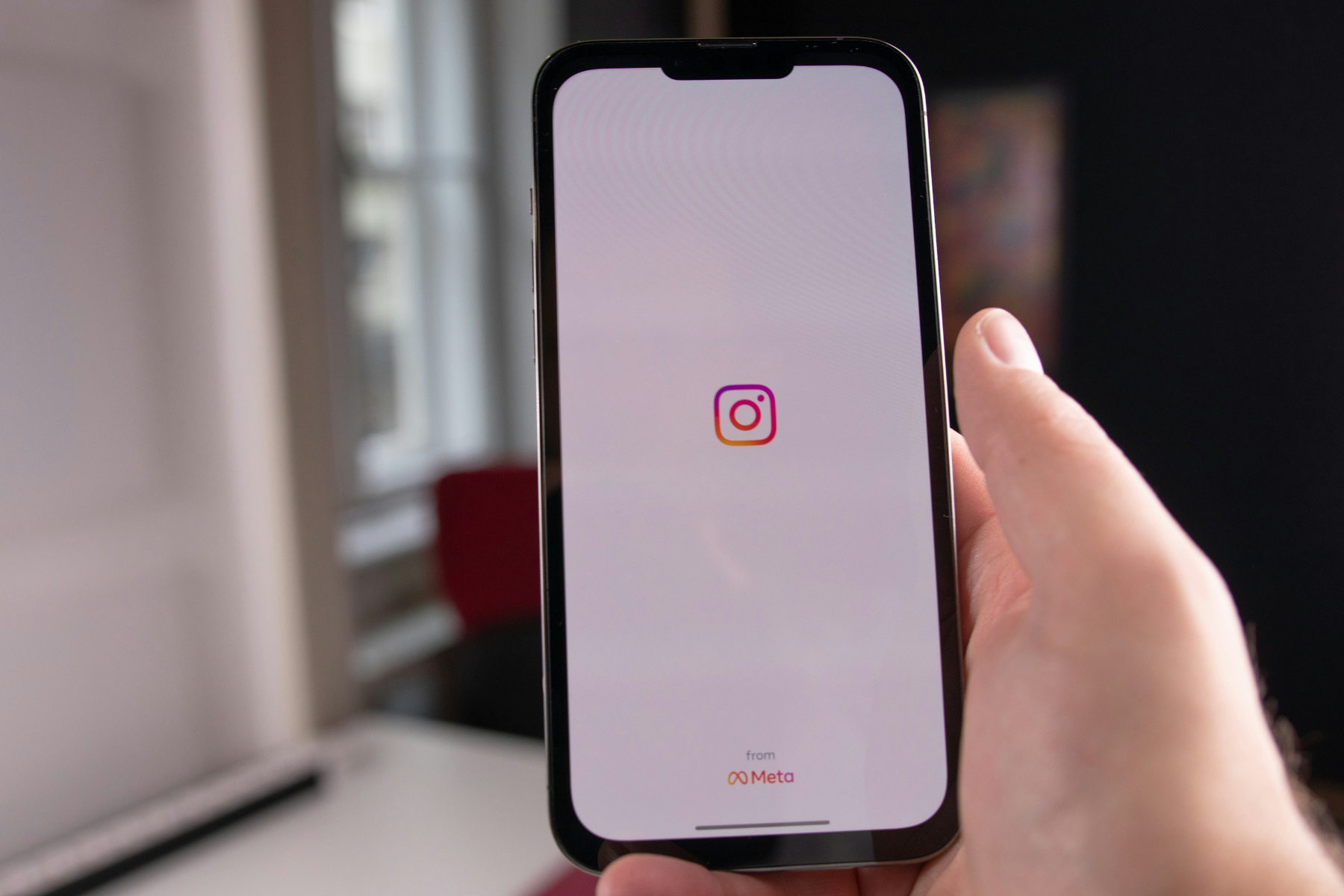 Web reage à instabilidade do Instagram em pleno Dia dos Namorados: 'Livramento'