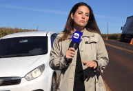 Vídeo mostra momento em que repórter da Record quase é atropelada em gravação