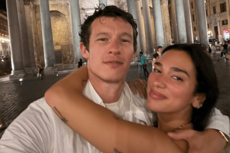 Dua Lipa encanta fãs com registros da Lua de Mel
