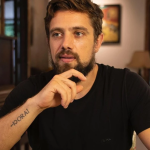 Após relatar ser adicto, Rafael Cardoso agradece a família: 'É quem sangra contigo'