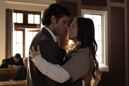 Pedro (Chay Suede) e Adriana (Leticia Colin) na novela "Quem ama cuida" • Manoella Mello/Globo