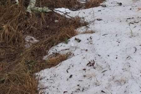 Chuva de granizo deixou rastros similares à neve, em Barbacena • Imagem cedida à Itatiaia