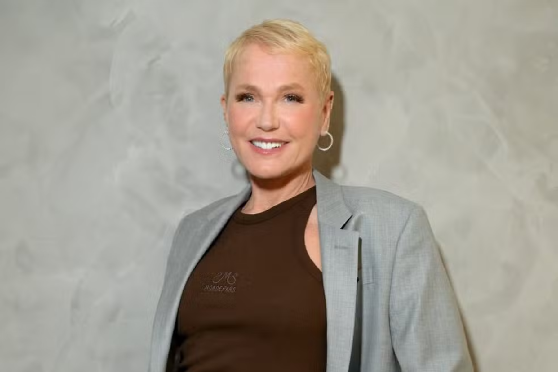 Xuxa detalha hábitos da rotina e choca ao revelar: 'Como uma vez por dia'