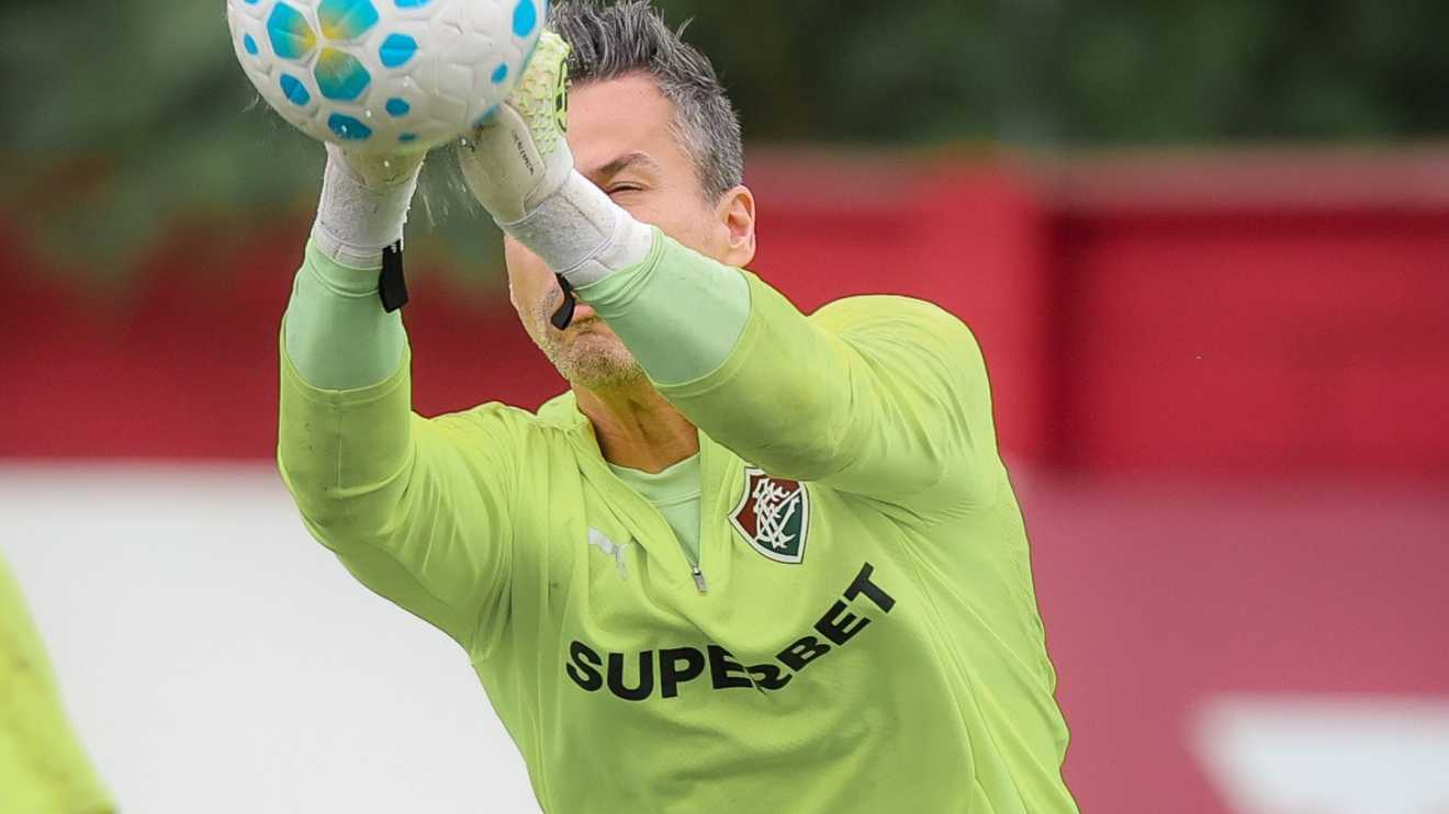 Fábio, do Fluminense, fica perto de conquistar mais um recorde na carreira; veja