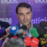 Flávio Bolsonaro associa vídeo de Deolane a críticas ao governo Lula e fala em 'narcoestado'