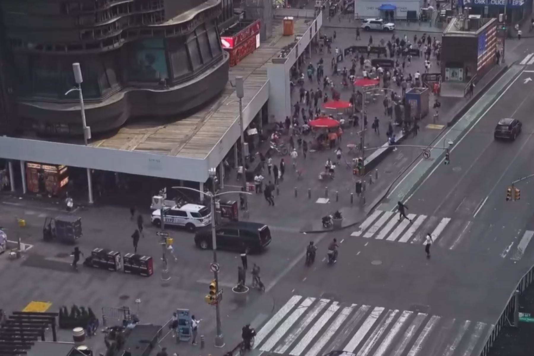 Tiros são ouvidos na Times Square e causam correria em Nova York