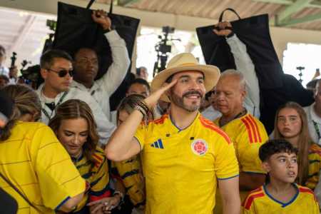 Abelardo de la Espriella conseguiu diferença de 250 mil votos, menos de um ponto percentual, e teve vitória oficializada