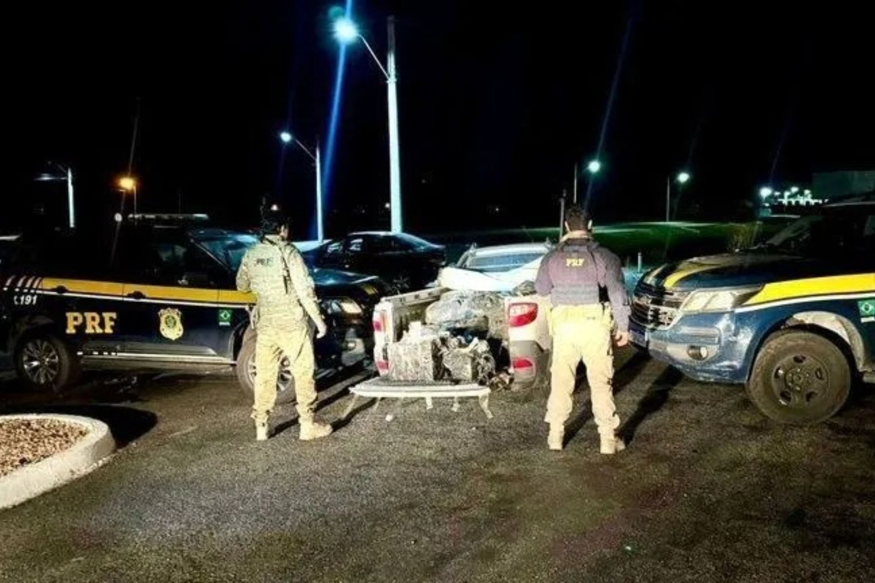 Fiscalização da PRF apreende 800kg de dinamite em caminhonete na Bahia