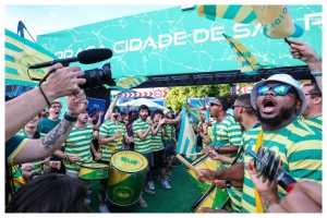 Movimento Verde Amarelo inicia ações da Copa com bandeiraço na Times Square