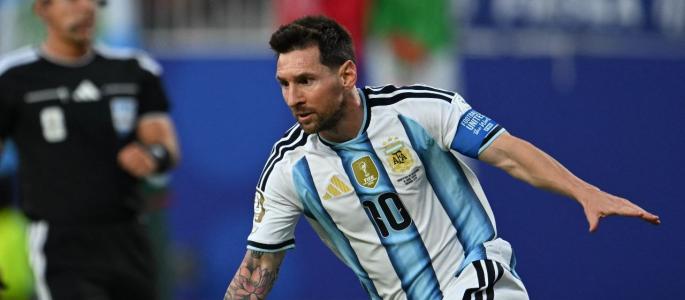 Messi comemora gol marcado contra a Argélia