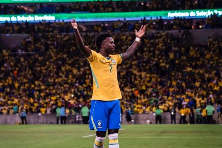 Vini Júnior comemorando gol pelo Brasil • Reprodução: Vini Júnior