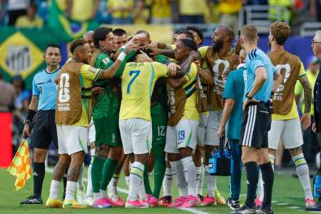 Seleção Brasileira avançou em primeiro na Copa do Mundo