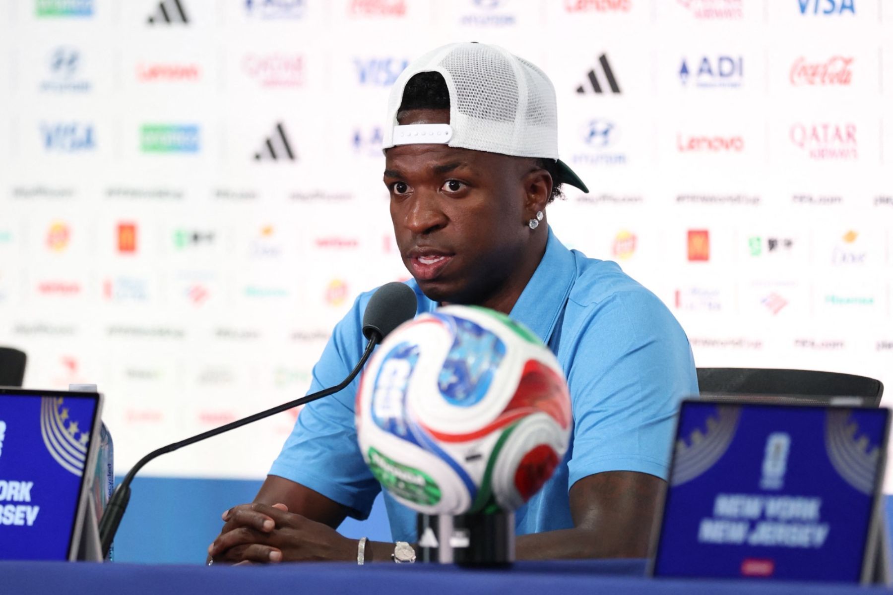 Vinicius Júnior classifica os dias na Seleção como os "melhores da vida"