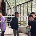 Em negociação com o América, volante acompanha jogo da Série B no Independência