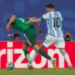 Messi deveria ter sido expulso? Técnico da Argélia reage ao lance polêmico