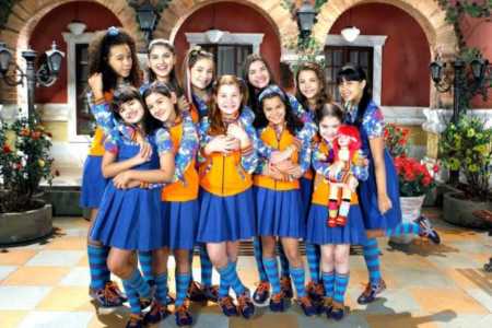 Novela Chiquititas; Raissa Chaddad interpretava Bia (fileira de cima, terceira da esquerda para a direita) • SBT/Divulgação
