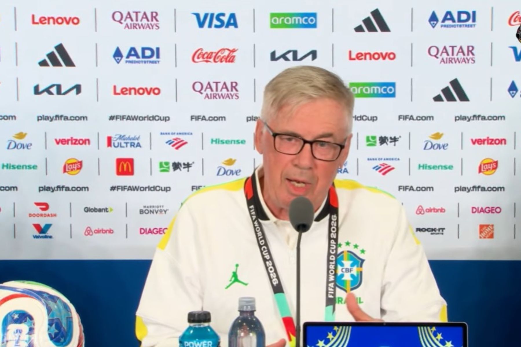 Ancelotti 'despeja' confiança e exalta atacante do Brasil: 'Um dos melhores do mundo'