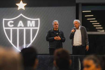 Rubens Menin e Sérgio Coelho em evento com torcedores do Atlético • Atlético/Divulgação