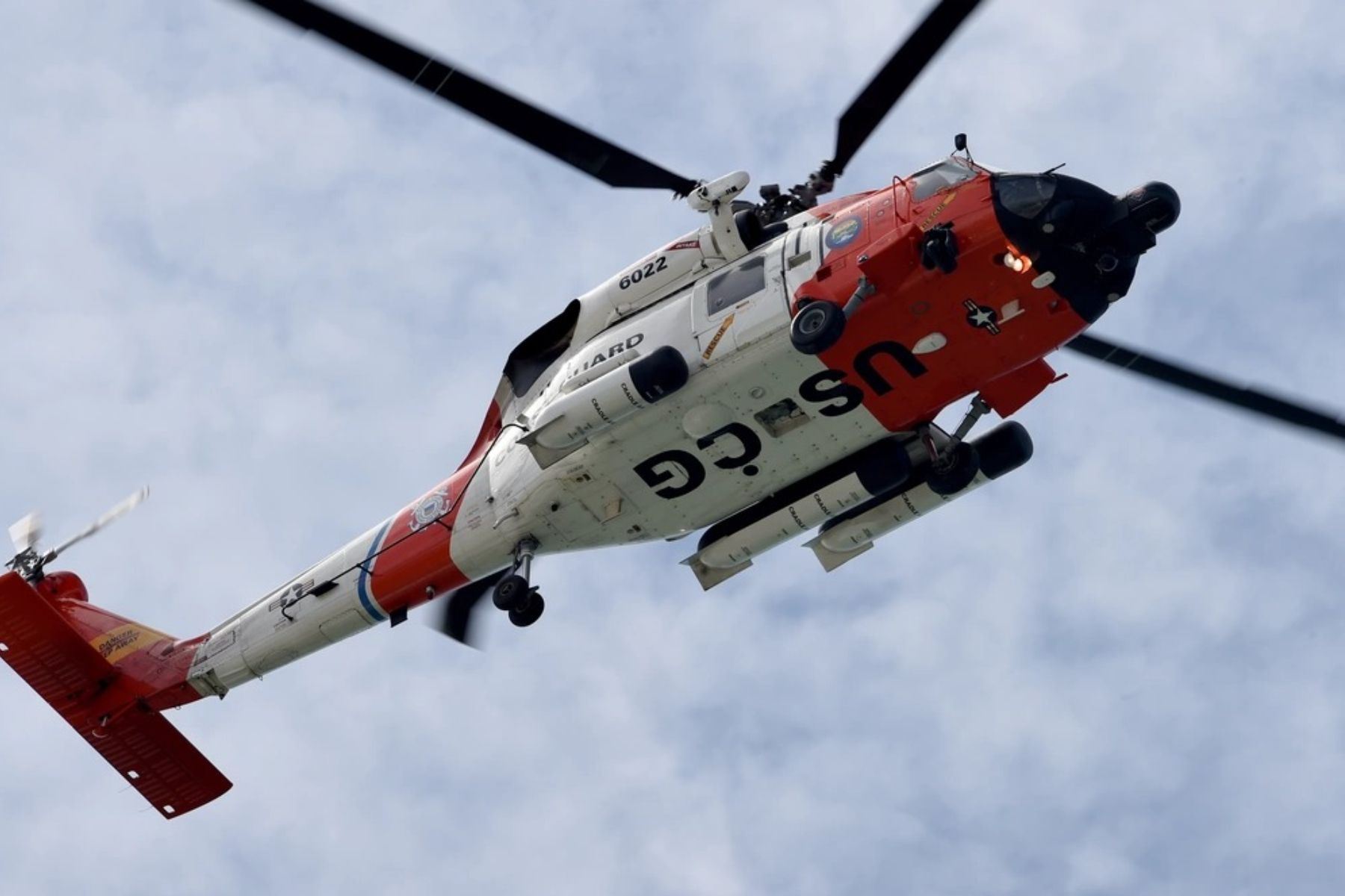 EUA: helicóptero da Guarda Costeira cai no Alasca