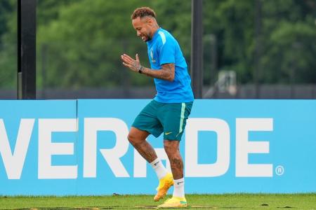 Neymar durante treino da Seleção Brasileira