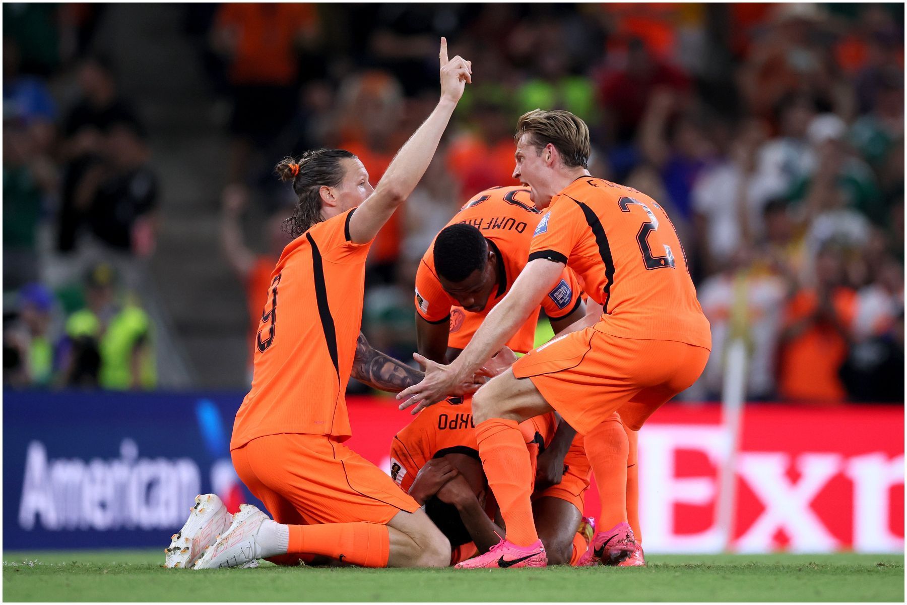 Entenda por que Gakpo se emocionou ao marcar gol da Holanda contra Marrocos