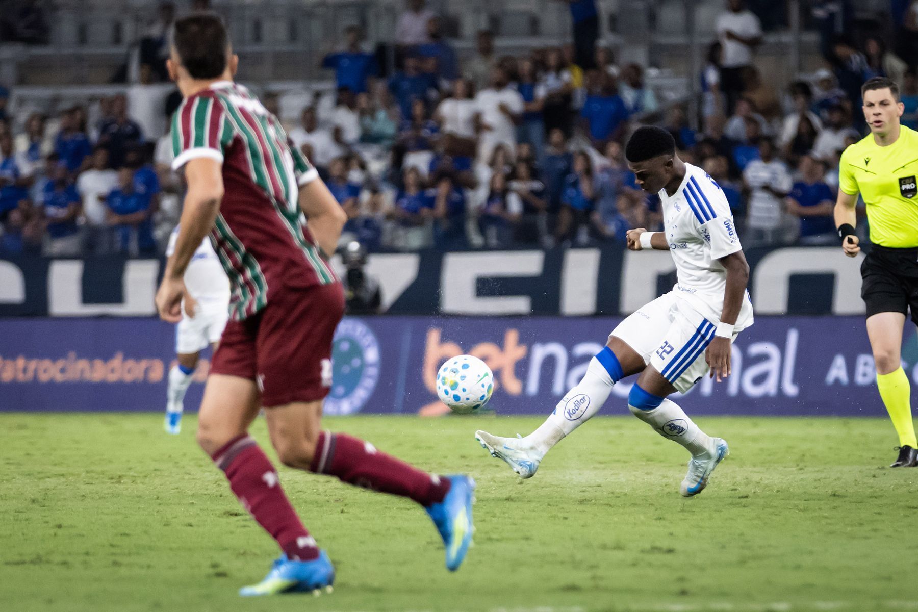 Vaiado no Mineirão, atacante do Cruzeiro manda recado, e companheiros reagem