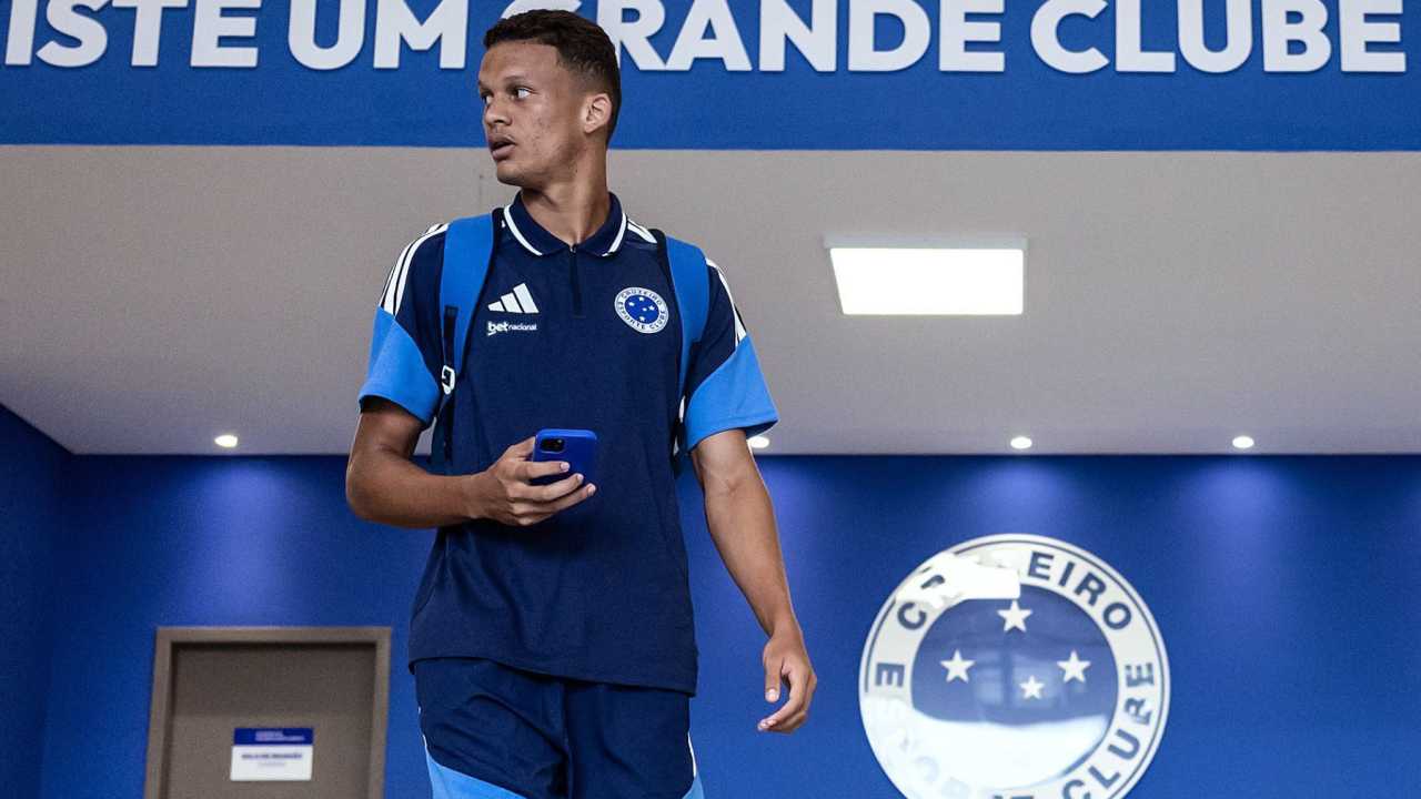 Leonardo Jardim-Backed Defender Set to Leave Cruzeiro for European Club Leonardo Jardim-Backed Defender Set to Leave Cruzeiro for European Club