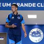 Lançado por Leonardo Jardim, zagueiro trocará Cruzeiro por clube europeu