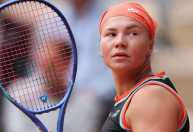 Sabalenka derrete, leva virada e pneu de Shnaider e cai em Roland Garros