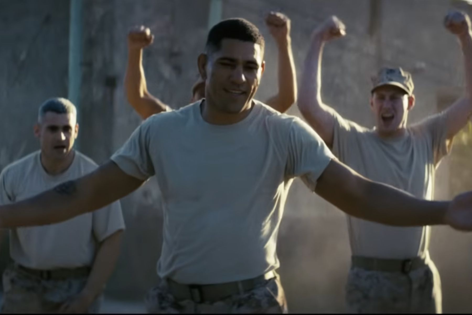 Estrela do UFC, Alex Poatan aparece em trailer de filme de ação; veja