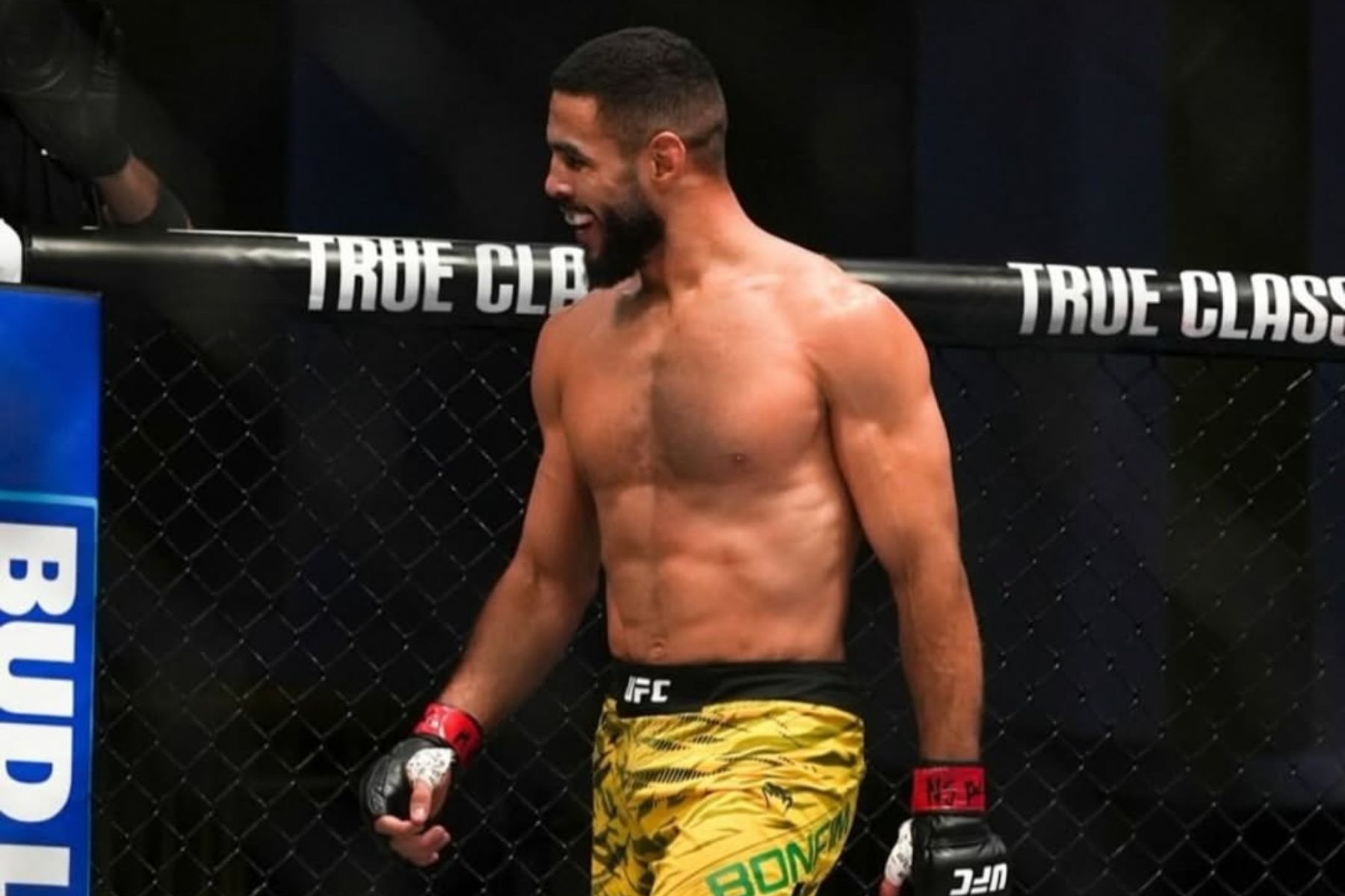 Prospecto brasileiro do UFC terá ex-campeão pela frente em luta que vale vaga no top-5