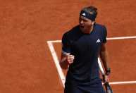 Zverev leva susto, mas bate algoz de João Fonseca e vai à final de Roland Garros