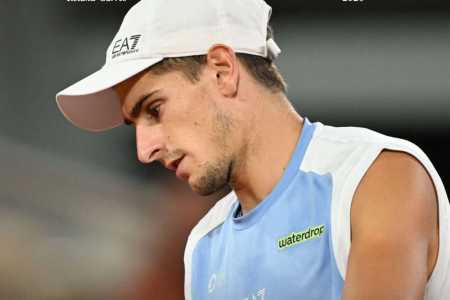 Matteo Arnaldi em ação em Roland Garros