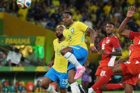 Endrick em ação pelo Brasil contra o Panamá